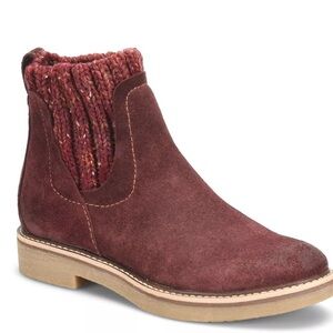 Comfortiva Rawnie Women's Suede Ankle Bootie- Burgundy size 6.5